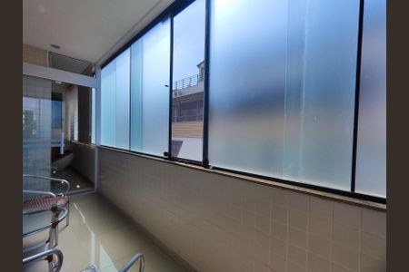 Apartamento à venda com 129m², 3 quartos e 2 vagas Apartamento à venda com 129m², 3 quartos e 2 vagasVaranda