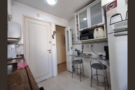 Apartamento à venda com 129m², 3 quartos e 2 vagas Apartamento à venda com 129m², 3 quartos e 2 vagasCozinha