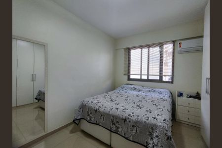 Apartamento à venda com 129m², 3 quartos e 2 vagas Apartamento à venda com 129m², 3 quartos e 2 vagasSuíte