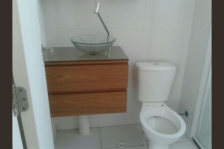 Banheiro de apartamento para alugar com 2 quartos, 45m² em Anil, Rio de Janeiro