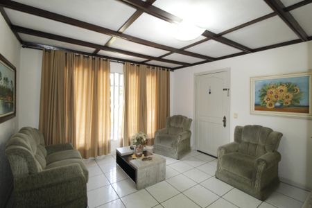 Sala de casa à venda com 2 quartos, 150m² em Rubem Berta, Porto Alegre