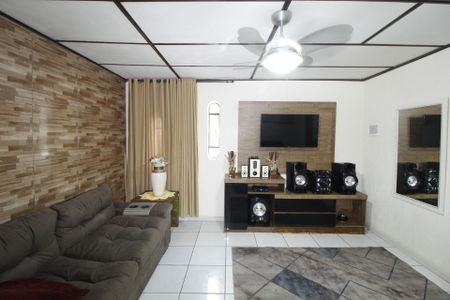 Sala de casa à venda com 2 quartos, 150m² em Rubem Berta, Porto Alegre