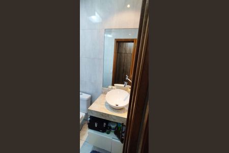 Casa de condomínio à venda com 114m², 3 quartos e 2 vagas Casa de condomínio à venda com 114m², 3 quartos e 2 vagasBanheiro 2