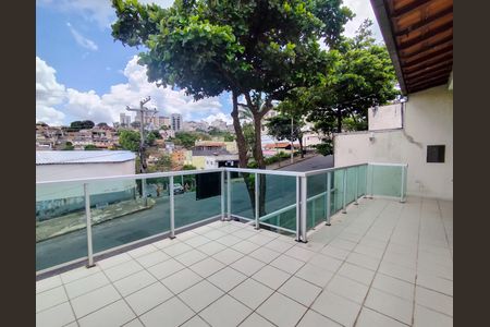 Casa à venda com 231m², 3 quartos e 3 vagasVaranda da Cozinha