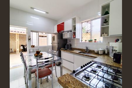 Casa à venda com 231m², 3 quartos e 3 vagasCozinha