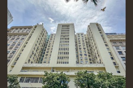 Apartamento à venda com 57m², 2 quartos e sem vaga Apartamento à venda com 57m², 2 quartos e sem vagaFachada