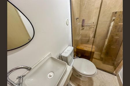 Apartamento à venda com 57m², 2 quartos e sem vaga Apartamento à venda com 57m², 2 quartos e sem vagaBanheiro Social