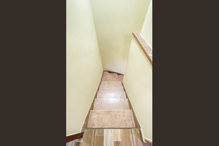 Casa para alugar com 70m², 1 quarto e sem vaga Casa para alugar com 70m², 1 quarto e sem vagaEscada