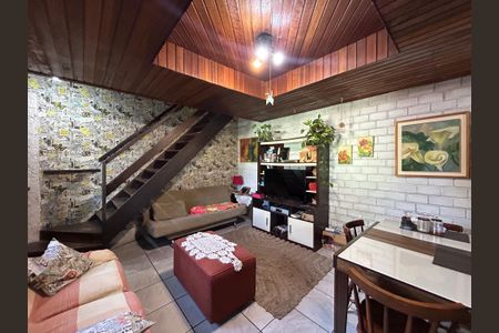 Casa para alugar com 218m², 3 quartos e 2 vagas Casa para alugar com 218m², 3 quartos e 2 vagasSala