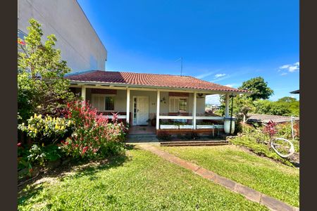 Casa para alugar com 218m², 3 quartos e 2 vagas Casa para alugar com 218m², 3 quartos e 2 vagasFachada