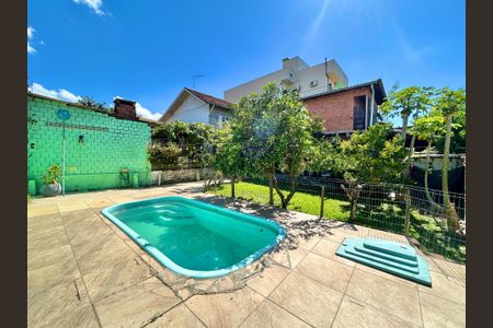 Casa para alugar com 218m², 3 quartos e 2 vagas Casa para alugar com 218m², 3 quartos e 2 vagasPiscina