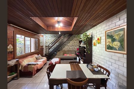 Casa para alugar com 218m², 3 quartos e 2 vagas Casa para alugar com 218m², 3 quartos e 2 vagasSala