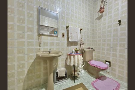 Casa para alugar com 218m², 3 quartos e 2 vagas Casa para alugar com 218m², 3 quartos e 2 vagasBanheiro