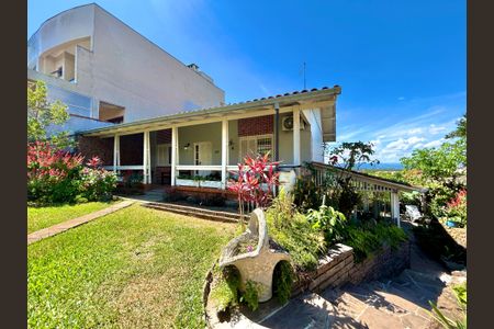 Casa para alugar com 218m², 3 quartos e 2 vagas Casa para alugar com 218m², 3 quartos e 2 vagasFachada