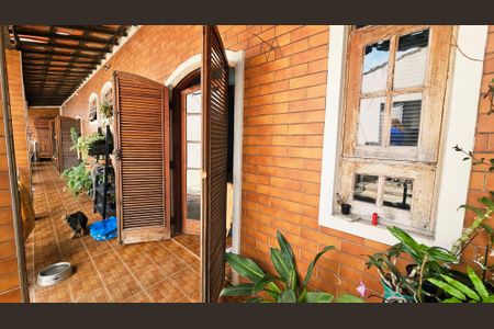 Casa à venda com 100m², 2 quartos e 8 vagas