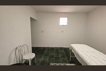 Casa à venda com 100m², 2 quartos e 8 vagas