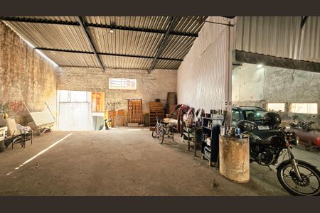 Casa à venda com 100m², 2 quartos e 8 vagas