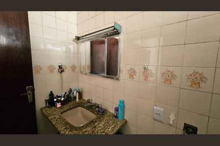 Casa à venda com 100m², 2 quartos e 8 vagas