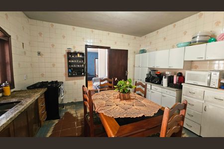 Casa à venda com 100m², 2 quartos e 8 vagas