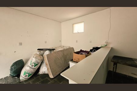 Casa à venda com 100m², 2 quartos e 8 vagas