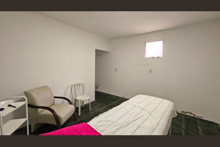 Casa à venda com 100m², 2 quartos e 8 vagas