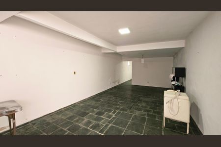 Casa à venda com 100m², 2 quartos e 8 vagas