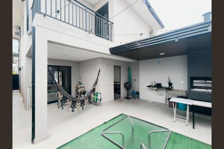 Casa de condomínio à venda com 128m², 3 quartos e 2 vagasQuintal