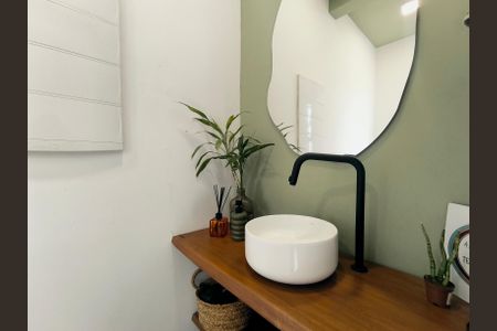 Casa de condomínio à venda com 128m², 3 quartos e 2 vagasLavabo