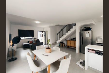 Casa de condomínio à venda com 128m², 3 quartos e 2 vagasSala