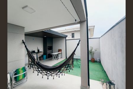 Casa de condomínio à venda com 128m², 3 quartos e 2 vagasQuintal