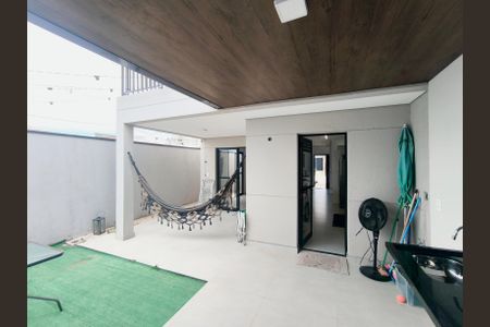 Casa de condomínio à venda com 128m², 3 quartos e 2 vagasQuintal