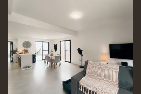 Casa de condomínio à venda com 128m², 3 quartos e 2 vagasSala