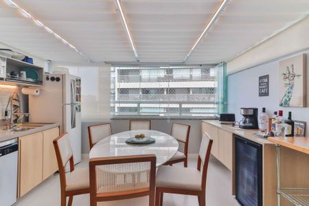 Apartamento à venda com 74m², 2 quartos e 1 vagaSala de Jantar