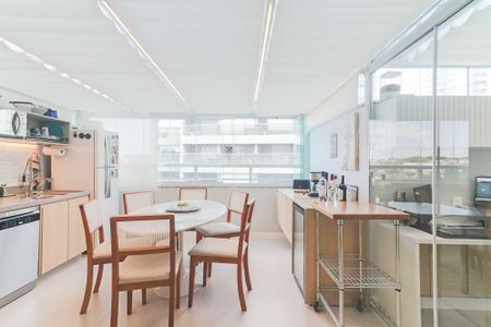 Apartamento à venda com 74m², 2 quartos e 1 vagaSala de Jantar