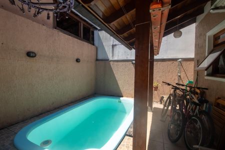 Casa à venda com 135m², 3 quartos e 2 vagas Casa à venda com 135m², 3 quartos e 2 vagasPiscina/Quintal