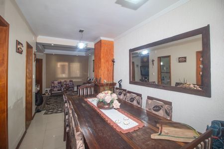 Casa à venda com 135m², 3 quartos e 2 vagas Casa à venda com 135m², 3 quartos e 2 vagasSala