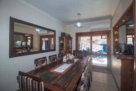 Casa à venda com 135m², 3 quartos e 2 vagas Casa à venda com 135m², 3 quartos e 2 vagasSala