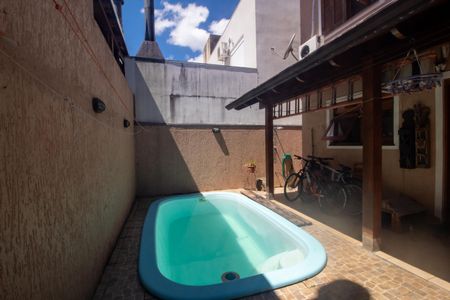 Casa à venda com 135m², 3 quartos e 2 vagas Casa à venda com 135m², 3 quartos e 2 vagasPiscina/Quintal