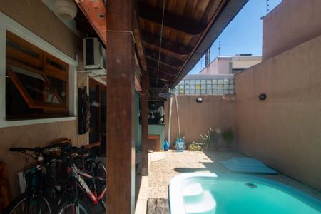 Casa à venda com 135m², 3 quartos e 2 vagas Casa à venda com 135m², 3 quartos e 2 vagasPiscina/Quintal