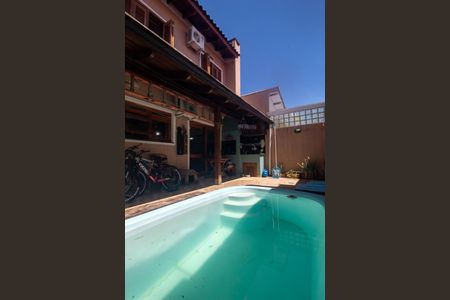 Casa à venda com 135m², 3 quartos e 2 vagas Casa à venda com 135m², 3 quartos e 2 vagasPiscina/Quintal