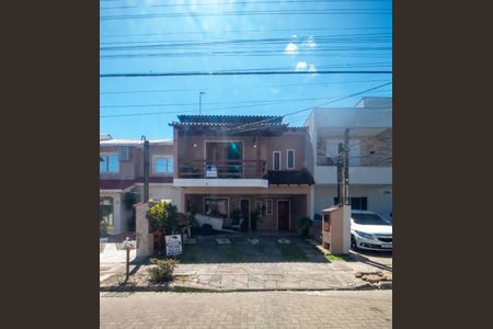 Casa à venda com 135m², 3 quartos e 2 vagas Casa à venda com 135m², 3 quartos e 2 vagasFachada