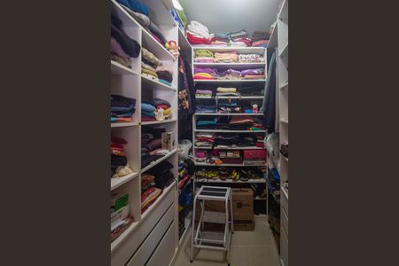 Casa à venda com 135m², 3 quartos e 2 vagas Casa à venda com 135m², 3 quartos e 2 vagasCloset