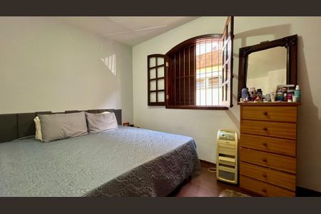 quarto  de casa à venda com 3 quartos, 330m² em Colégio Batista, Belo Horizonte
