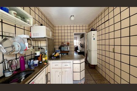 Casa à venda com 330m², 3 quartos e 3 vagas Casa à venda com 330m², 3 quartos e 3 vagascozinha