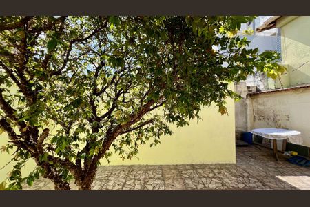 Casa à venda com 330m², 3 quartos e 3 vagas Casa à venda com 330m², 3 quartos e 3 vagasQuintal