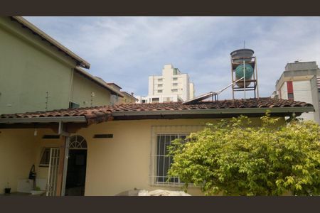 Casa à venda com 330m², 3 quartos e 3 vagas Casa à venda com 330m², 3 quartos e 3 vagasFachada