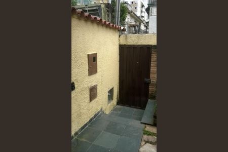 Casa à venda com 330m², 3 quartos e 3 vagas Casa à venda com 330m², 3 quartos e 3 vagasEntrada