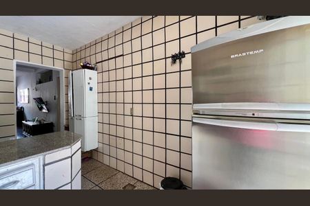 Casa à venda com 330m², 3 quartos e 3 vagas Casa à venda com 330m², 3 quartos e 3 vagascozinha