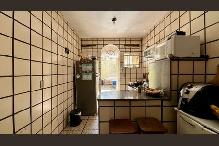 Casa à venda com 330m², 3 quartos e 3 vagas Casa à venda com 330m², 3 quartos e 3 vagascozinha