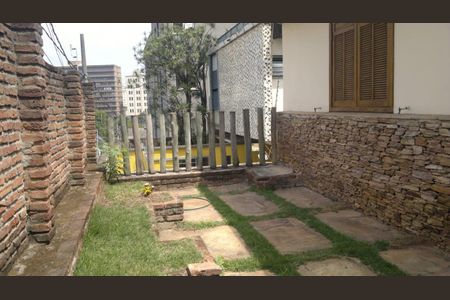 Casa à venda com 330m², 3 quartos e 3 vagas Casa à venda com 330m², 3 quartos e 3 vagasJardim